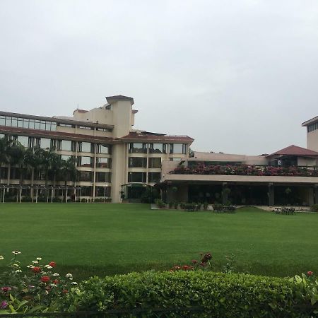 Hotel Mountview Chandīgarh エクステリア 写真