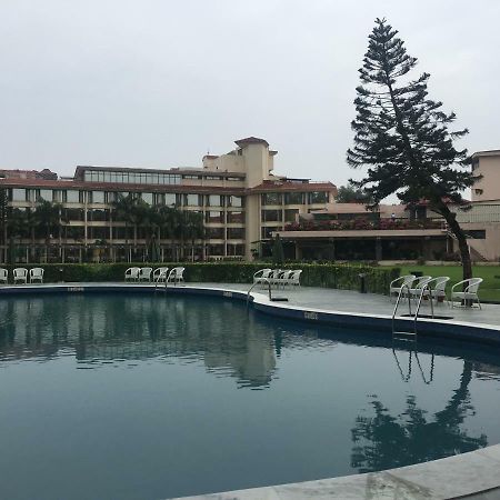 Hotel Mountview Chandīgarh エクステリア 写真