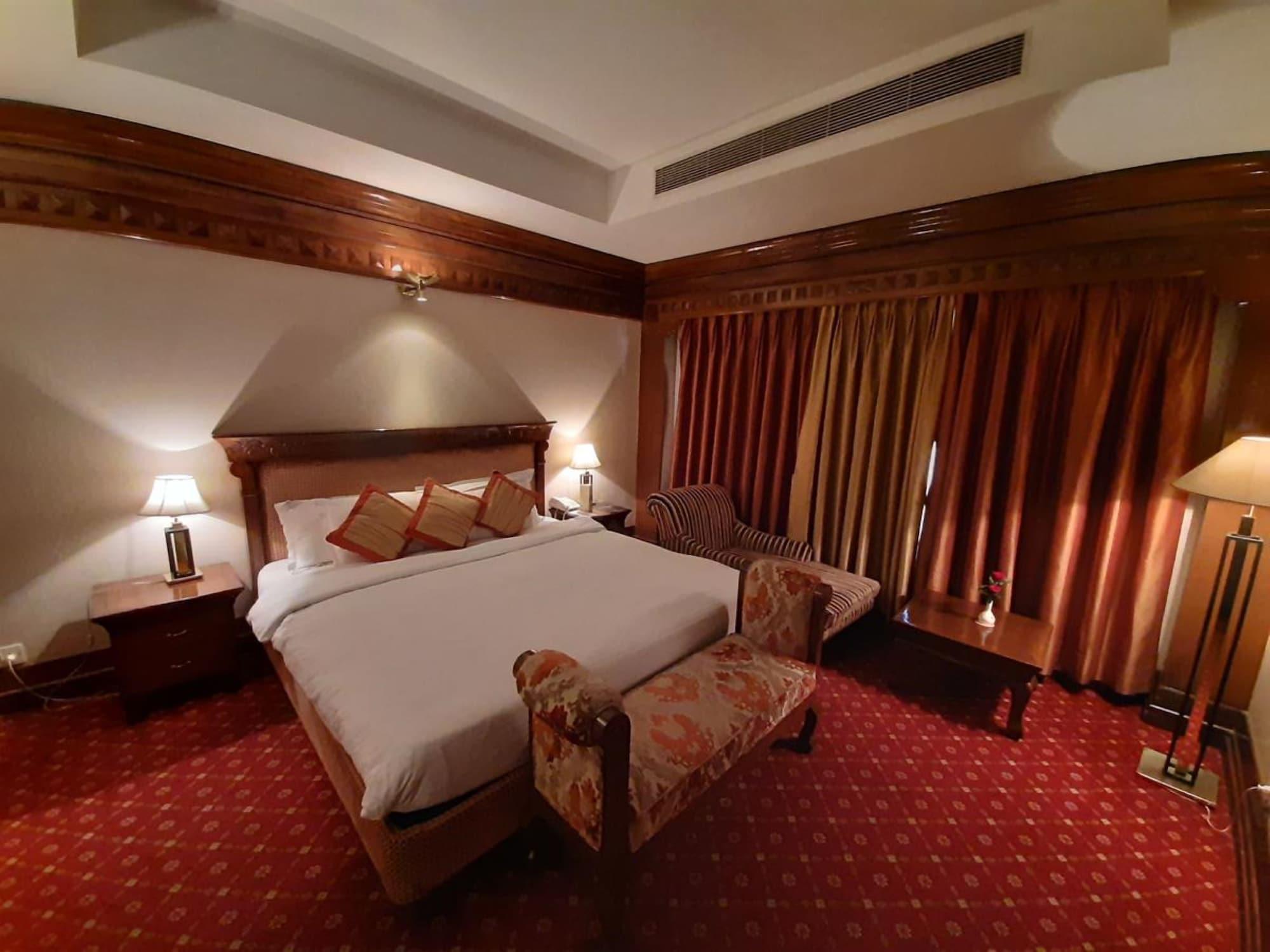 Hotel Mountview Chandīgarh エクステリア 写真