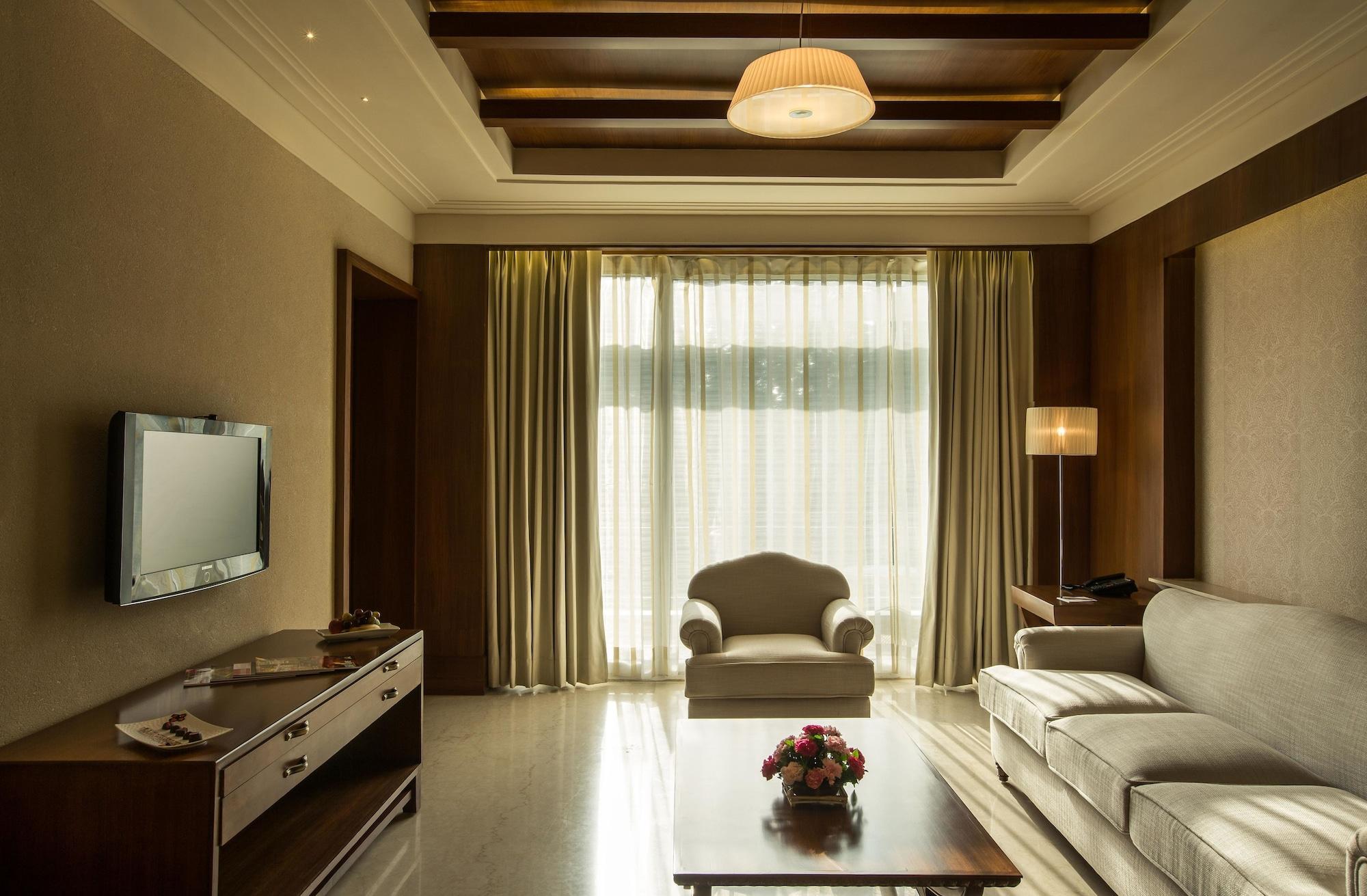 Hotel Mountview Chandīgarh エクステリア 写真