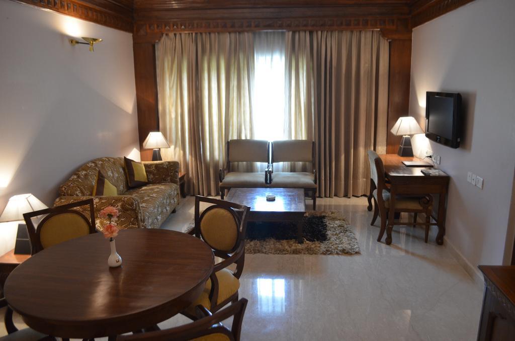 Hotel Mountview Chandīgarh エクステリア 写真
