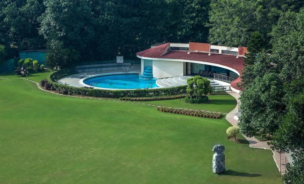 Hotel Mountview Chandīgarh エクステリア 写真
