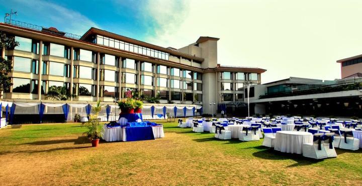 Hotel Mountview Chandīgarh エクステリア 写真
