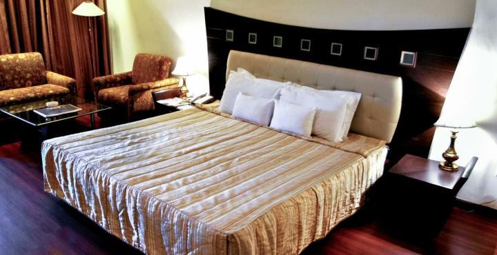Hotel Mountview Chandīgarh エクステリア 写真