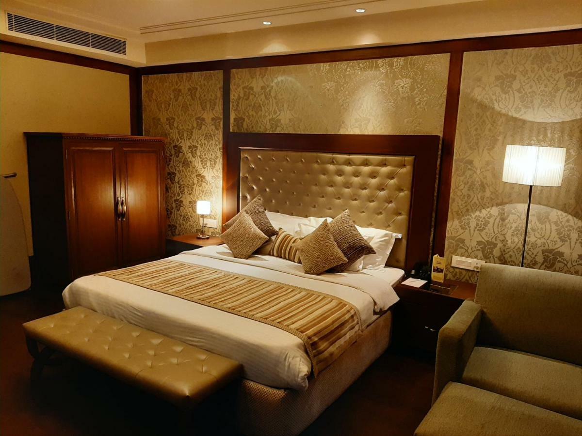 Hotel Mountview Chandīgarh エクステリア 写真