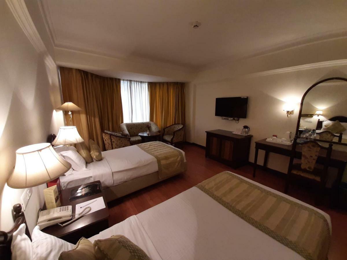 Hotel Mountview Chandīgarh エクステリア 写真