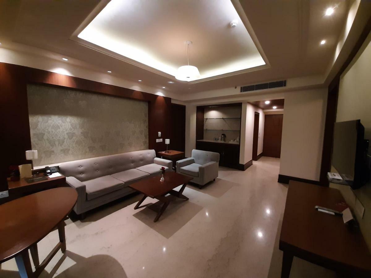 Hotel Mountview Chandīgarh エクステリア 写真