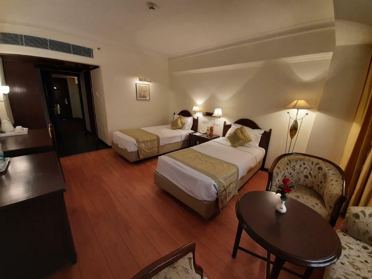 Hotel Mountview Chandīgarh エクステリア 写真