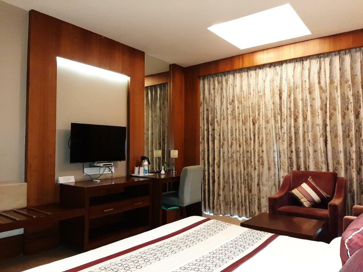 Hotel Mountview Chandīgarh エクステリア 写真