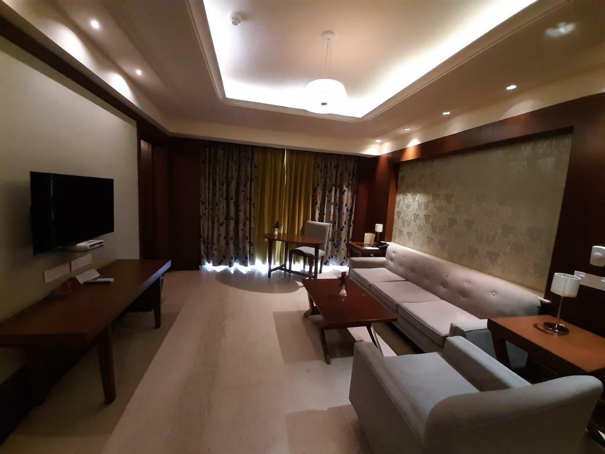 Hotel Mountview Chandīgarh エクステリア 写真
