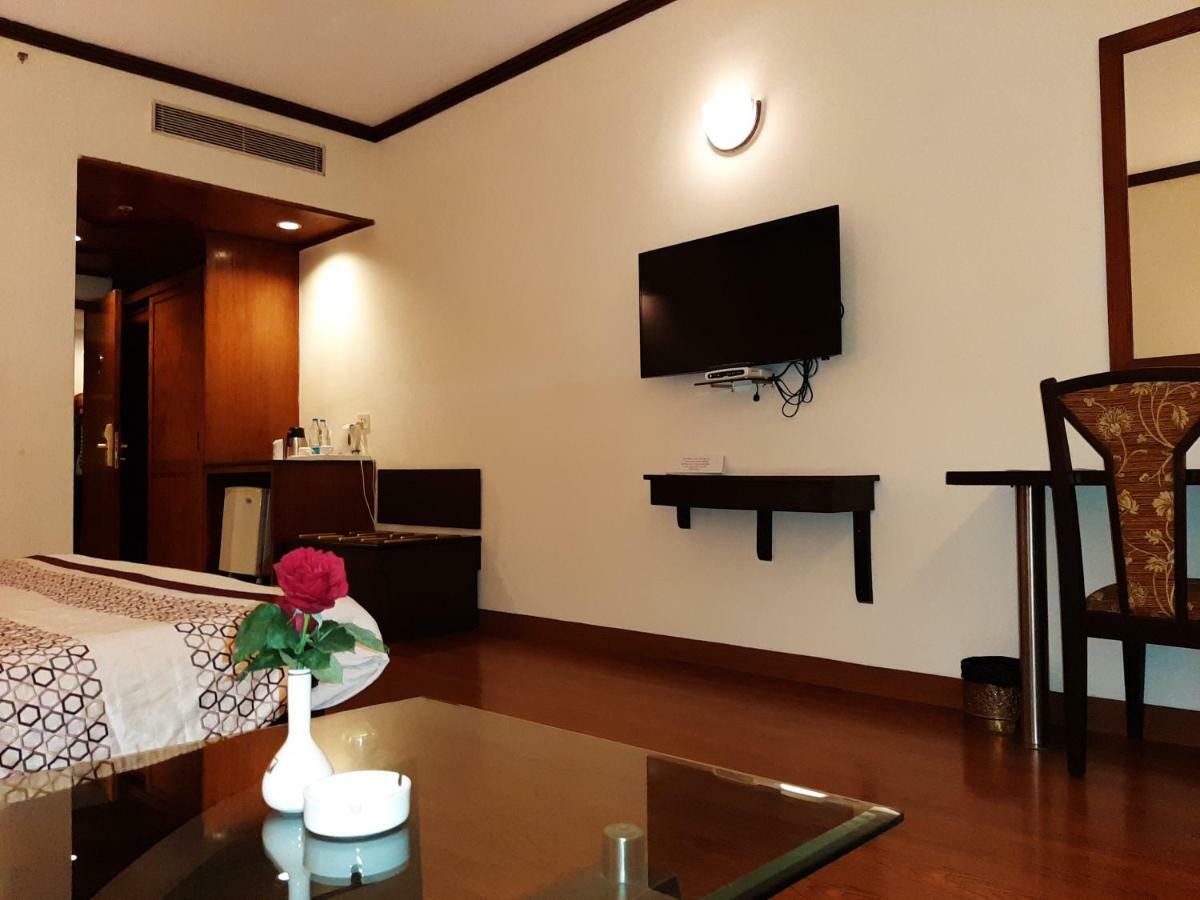 Hotel Mountview Chandīgarh エクステリア 写真