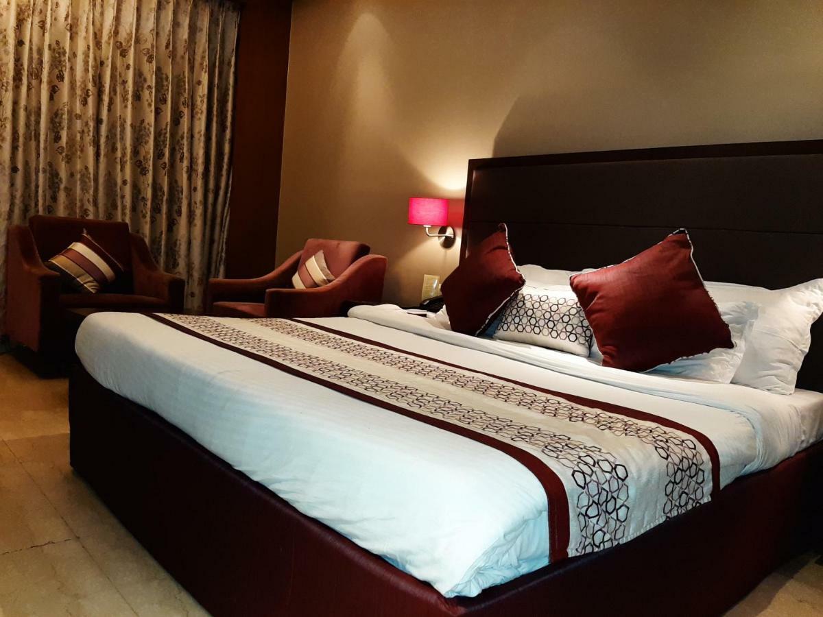 Hotel Mountview Chandīgarh エクステリア 写真