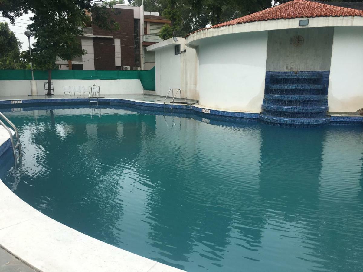 Hotel Mountview Chandīgarh エクステリア 写真