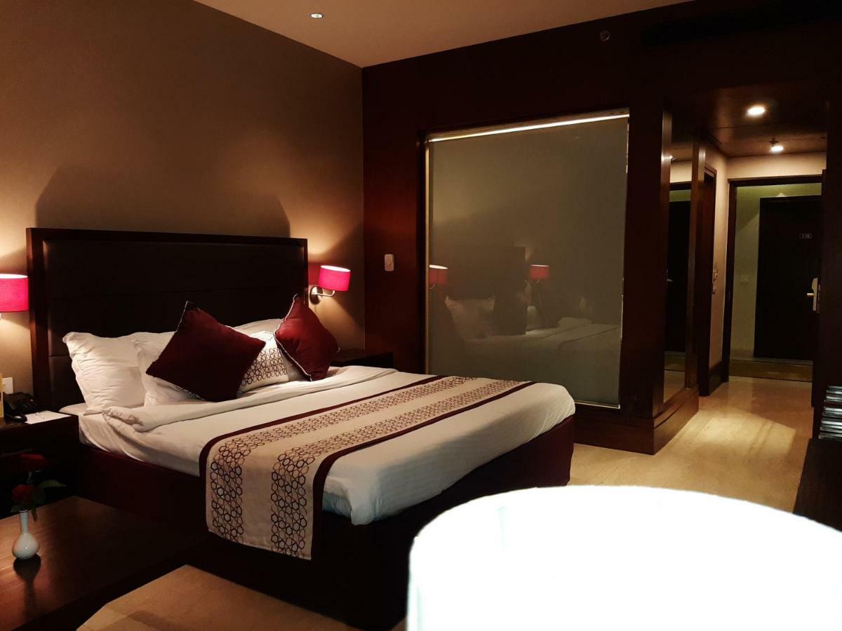 Hotel Mountview Chandīgarh エクステリア 写真